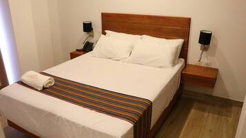 Appartamento Deluxe, 1 letto queen, vista fiume | 1 camera, minibar, Wi-Fi gratuito, lenzuola