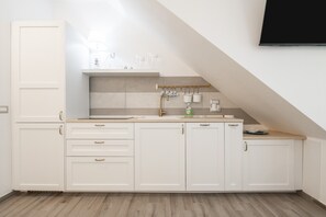 Réfrigérateur, four, plaque de cuisson, lave-vaisselle