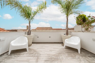 Apartment 'Home 101' with Sea View, Wi-Fi and Air Conditioning