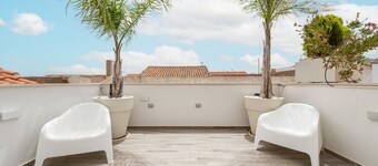 Apartment 'Home 101' with Sea View, Wi-Fi and Air Conditioning