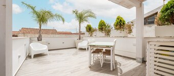 Apartment 'Home 101' with Sea View, Wi-Fi and Air Conditioning