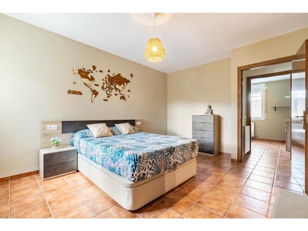 3 bedrooms, free WiFi, bed sheets, wheelchair access