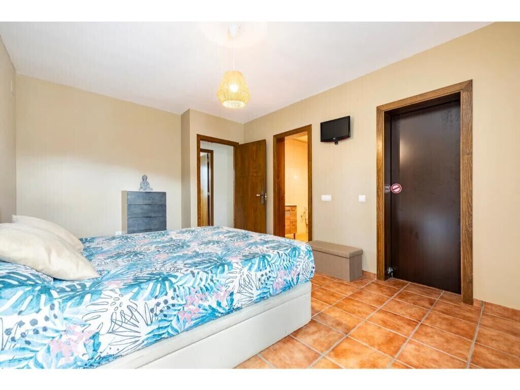 3 bedrooms, free WiFi, bed sheets, wheelchair access