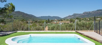 Casa rural 'Ca La Cuca' con vistas a la montaña, piscina privada y Wi-Fi