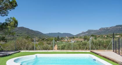 Casa rural 'Ca La Cuca' con vistas a la montaña, piscina privada y Wi-Fi