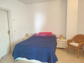1 bedroom, bed sheets - Apartment 'Apartamento Vista Al Mar' with Sea View, Shared Pool and Private Terrace (Estepona)
