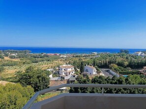 Property grounds - Apartment 'Apartamento Vista Al Mar' with Sea View, Shared Pool and Private Terrace (Estepona)