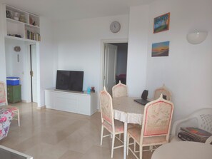 Interior - Apartment 'Apartamento Vista Al Mar' with Sea View, Shared Pool and Private Terrace (Estepona)