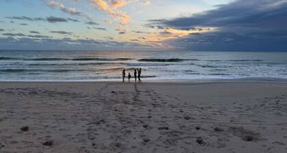 Hutchinson Island Oasis. Short walk to the beach and a mile to Little Jim's!