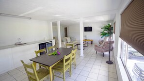 Suite, vue cour intérieure