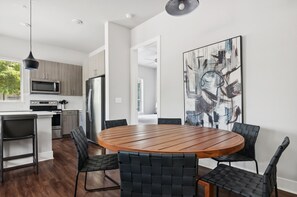 豪華公寓 (Self Check-in with Virtual Front Desk) | 房內用餐區