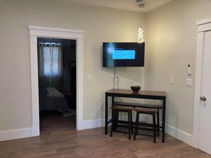 1 chambre, fer et planche Ă repasser, Wi-Fi, draps fournis