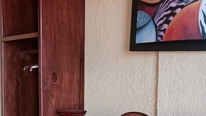 Executive Double or Twin Room | Desk, laptop workspace, WiFi (free), bed sheets - Alebrije Hotel boutique (Amanalco de Becerra)