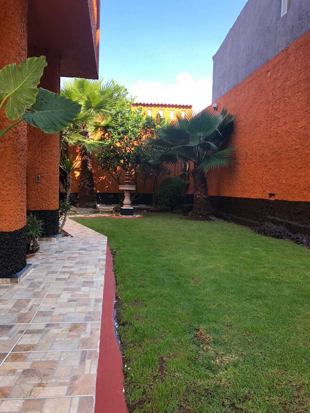 Televisión de pantalla plana de 30 pulgadas con canales por cable 