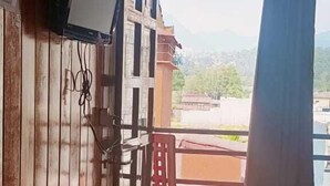 Family Room, Valley View | Desk, laptop workspace, WiFi (free), bed sheets - Alebrije Hotel boutique (Amanalco de Becerra)