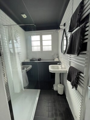 Shower, hair dryer, soap - Maison à Capbreton, Proche Plage de la Piste 6 Personnes (Capbreton)