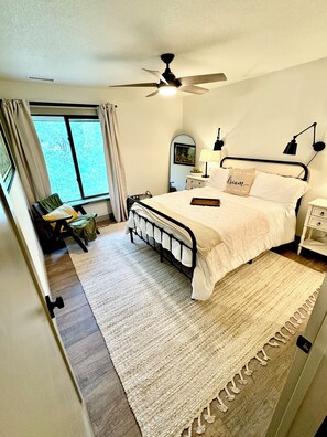 2 bedrooms, iron/ironing board, WiFi, bed sheets - The Cozy Getaway (Colorado Springs)