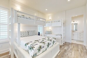 4 slaapkamers, een strijkplank/strijkijzer, internet, beddengoed