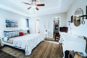 3 bedrooms, desk, iron/ironing board, travel cot