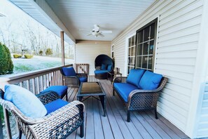 Terrace/patio - Beautiful Bella Vista Retreat - a short drive to all the things in NWA! (Bella Vista)