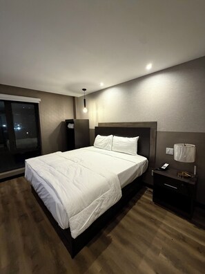 Unclassified image, 4 of 9, button - LUX HOTEL (Long Island City)