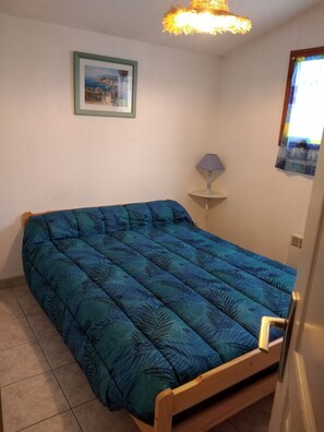 2 bedrooms, iron/ironing board, travel crib - Maison Climatisée Parking Privé Proche mer (Sainte-Marie-la-Mer)