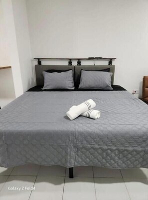 Iron/ironing board, WiFi, bed sheets - Couples getaway
(Canóvanas)