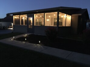 Exterior - Cozy zero-step cabin by lake. Pvt. Hot tub. Pool. Fire pit. Pickleball. Kayaks (Lampe)