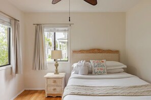 2 chambres, bureau, fer et planche à repasser, lit parapluie