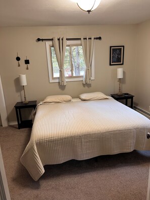 3 chambres, fer et planche à repasser, lit de bébé portatif