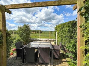 Outdoor dining - Swinton Mill Farm Cottage (Swinton Mills)