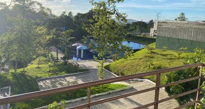 Home en Carretera a El Salvador 7 minutes away from Casa de Dios Church!