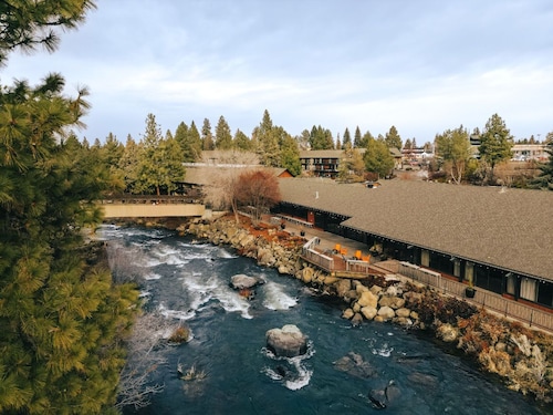 Luxury in Bend, OR | Guestroom + Nature Experience