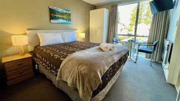 Laptop workspace, blackout curtains, soundproofing, free WiFi