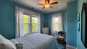 6 habitaciones, escritorio, wifi y ropa de cama