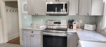 Bring the whole family to the Summer House. 6 bedroom, 2 bath sleeps 13.