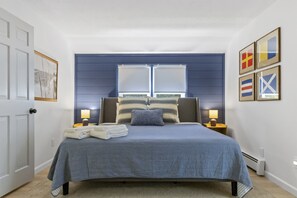 3 bedrooms, desk, iron/ironing board, travel cot