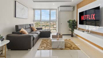 Smart TV, video games