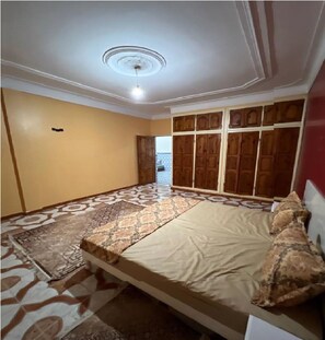 4 bedrooms, bed sheets