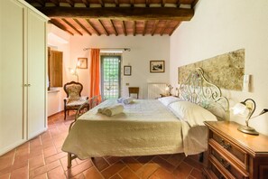 7 bedrooms, iron/ironing board, WiFi, bed sheets