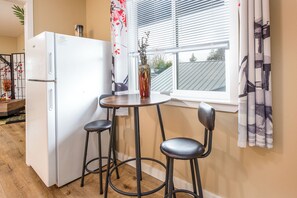 Dining - The Twin Flats (Audrey and Far East Escape) (Salem)