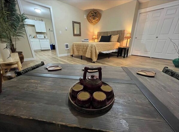 2 bedrooms, iron/ironing board, free WiFi, bed sheets - The Twin Flats (Audrey and Far East Escape) (Salem)