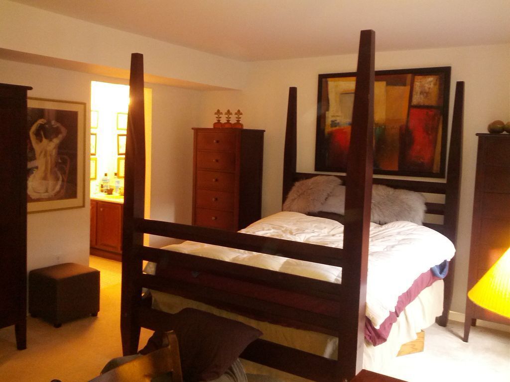Peaceful, modern, spacious -- sleeps 11!