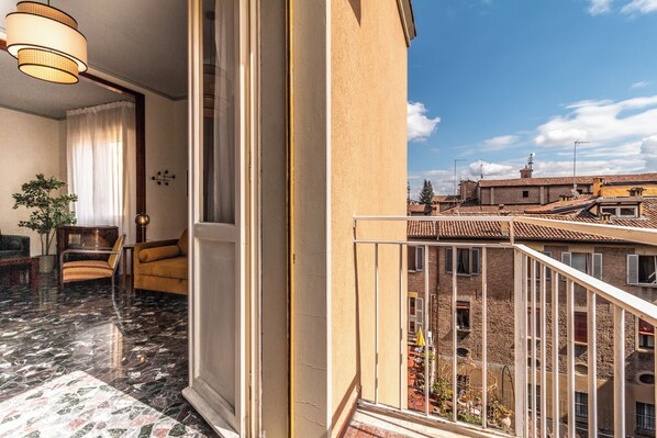 Apartment | Balcony - Dimora Vintage San Tommaso (Bologna)