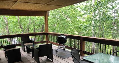 10 minutes to Glacier National Park! Central Eastside location for park access.