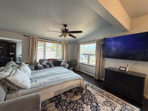 2 bedrooms, desk, free WiFi, bed sheets - Two FULL bath, two bedroom, full kitchen, free laundry, centrally located! (Anchorage)