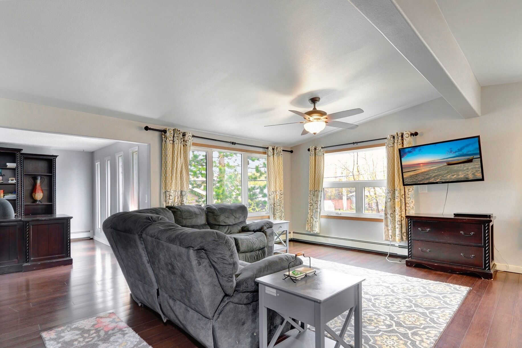 Two FULL bath, two bedroom, full kitchen, free laundry, centrally located!