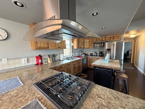 Two FULL bath, two bedroom, full kitchen, free laundry, centrally located!