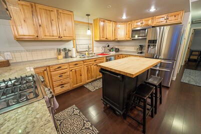 Two FULL bath, two bedroom, full kitchen, free laundry, centrally located!