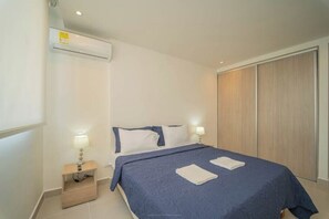 2 bedrooms, in-room safe, desk, iron/ironing board
